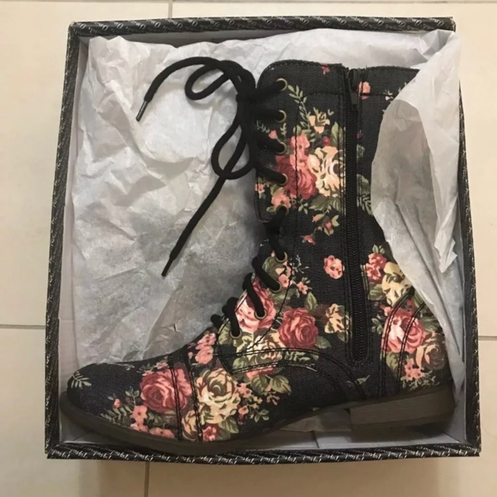 Aéropostale Floral Boots